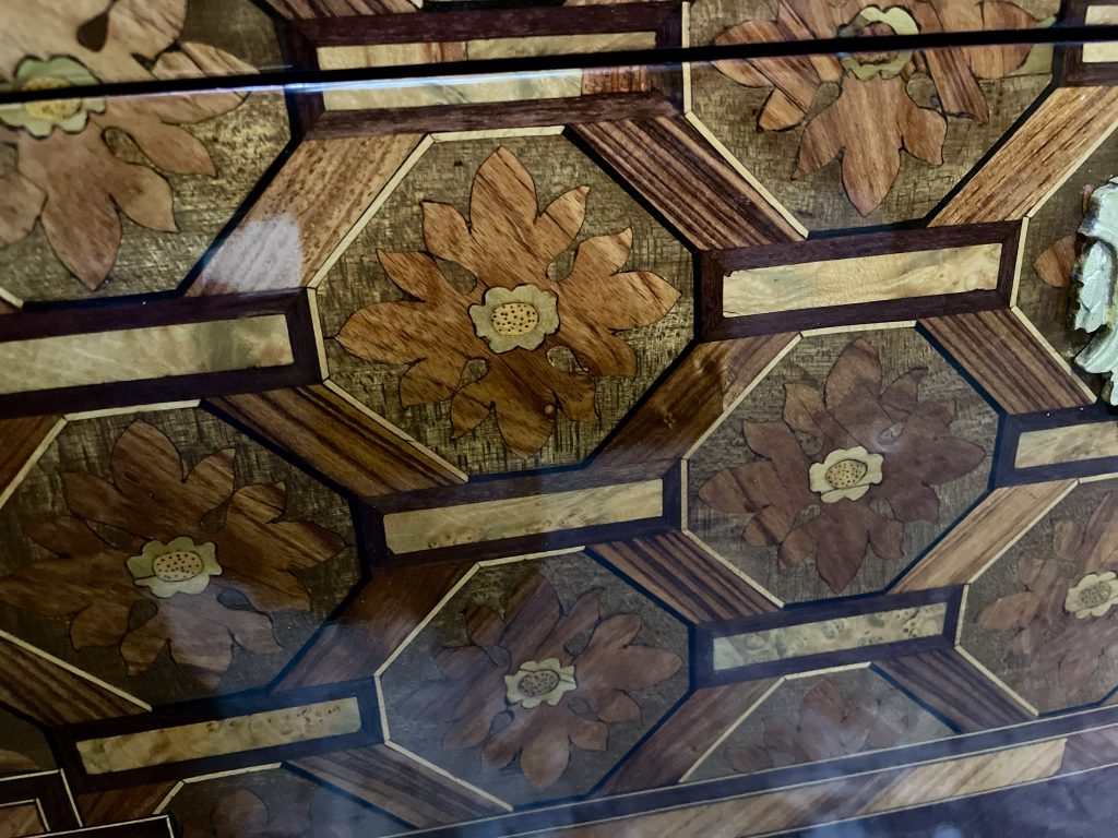 Commode estampillée J.F. Leleu