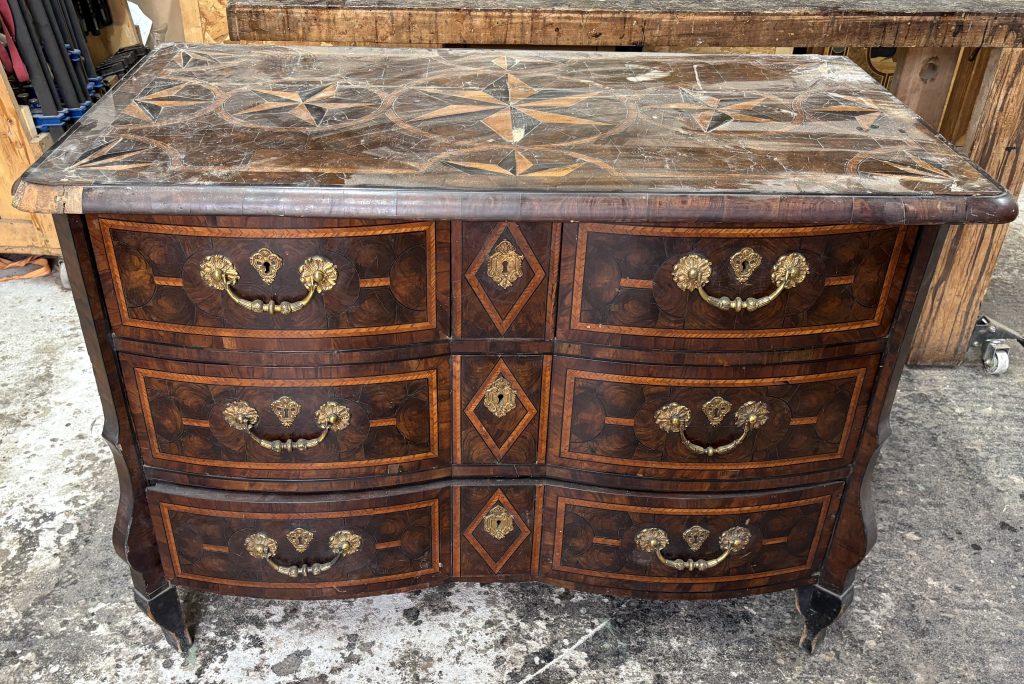 Commode Mazarine avant restauration