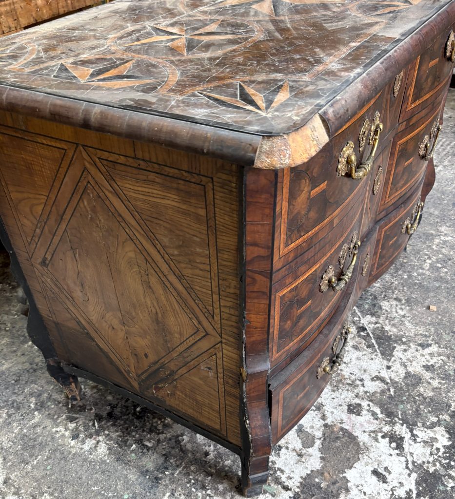 Commode Mazarine avant restauration