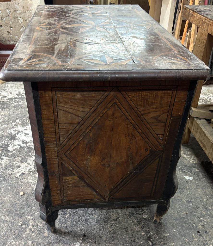 Commode Mazarine avant restauration