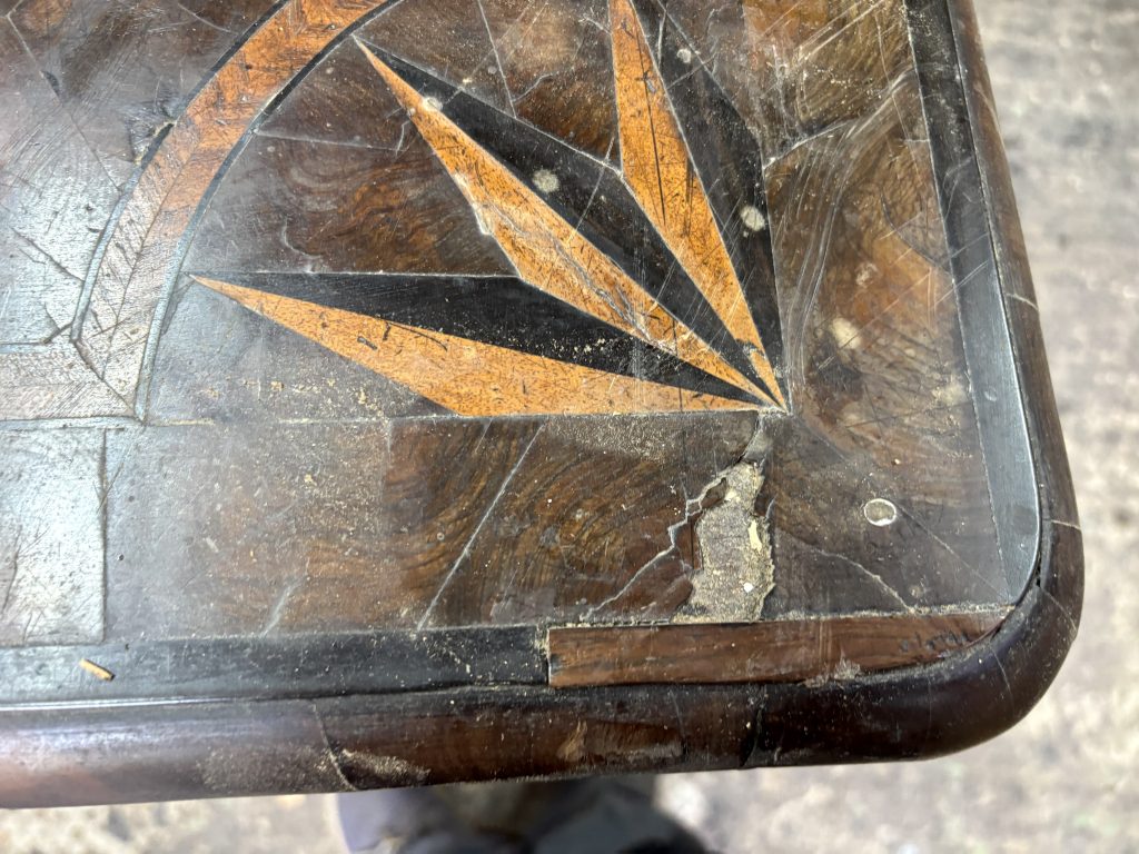 Commode Mazarine avant restauration