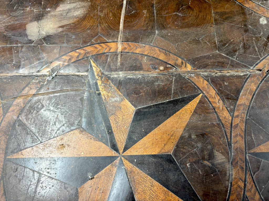 Commode Mazarine avant restauration