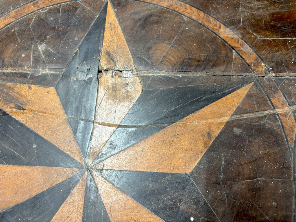 Commode Mazarine avant restauration