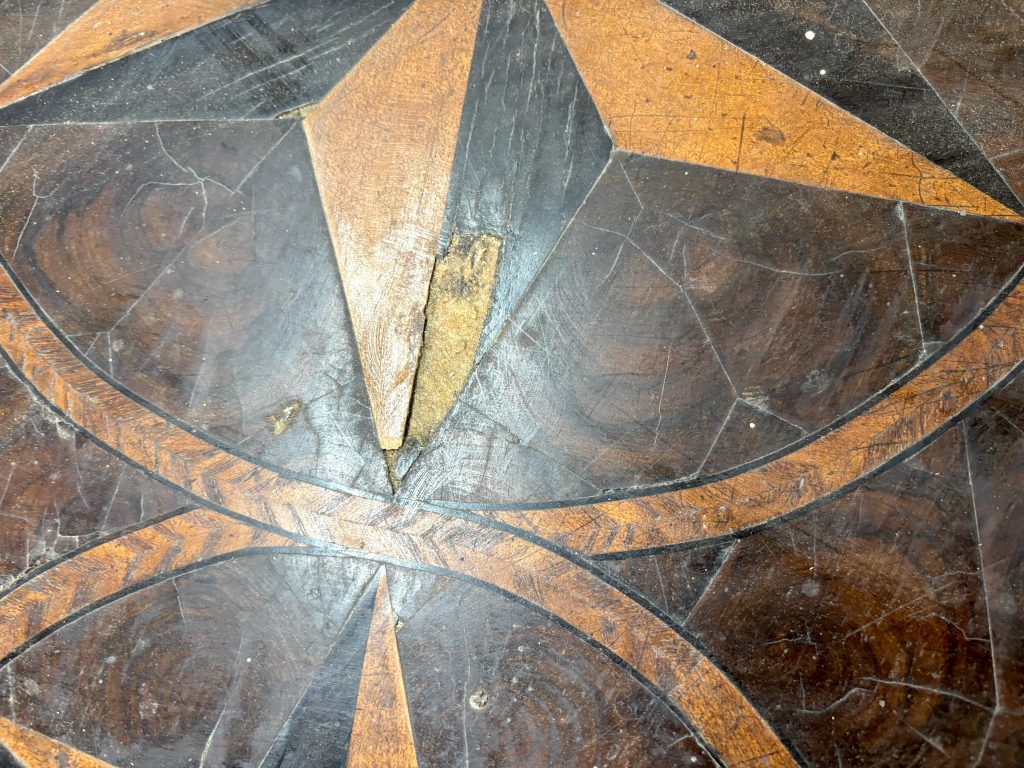 Commode Mazarine avant restauration
