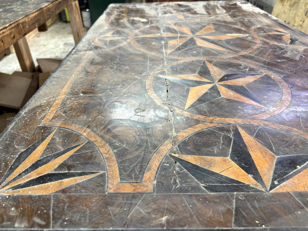 Commode Mazarine avant restauration