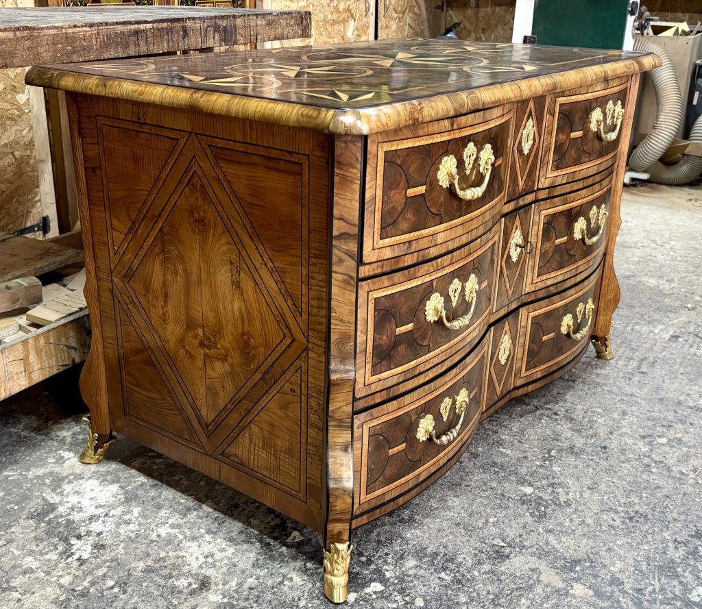 Commode Mazarine après restauration