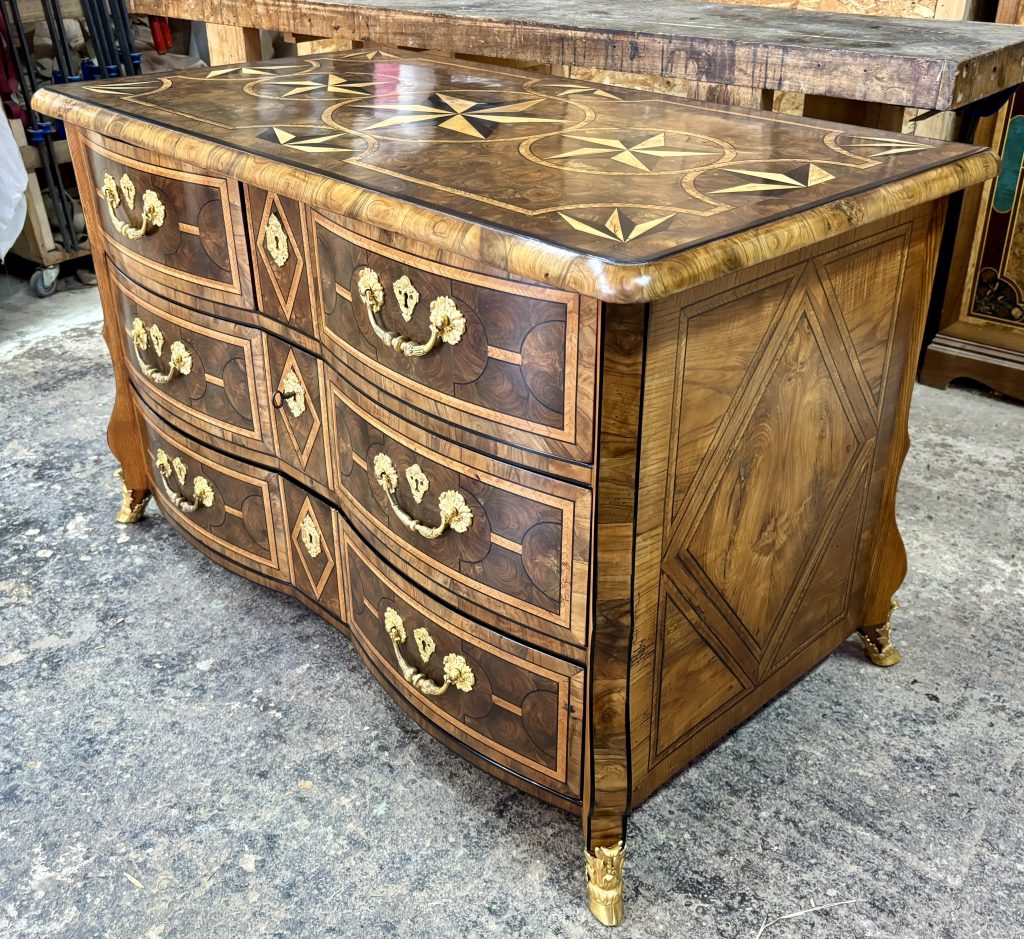 Commode Mazarine après restauration