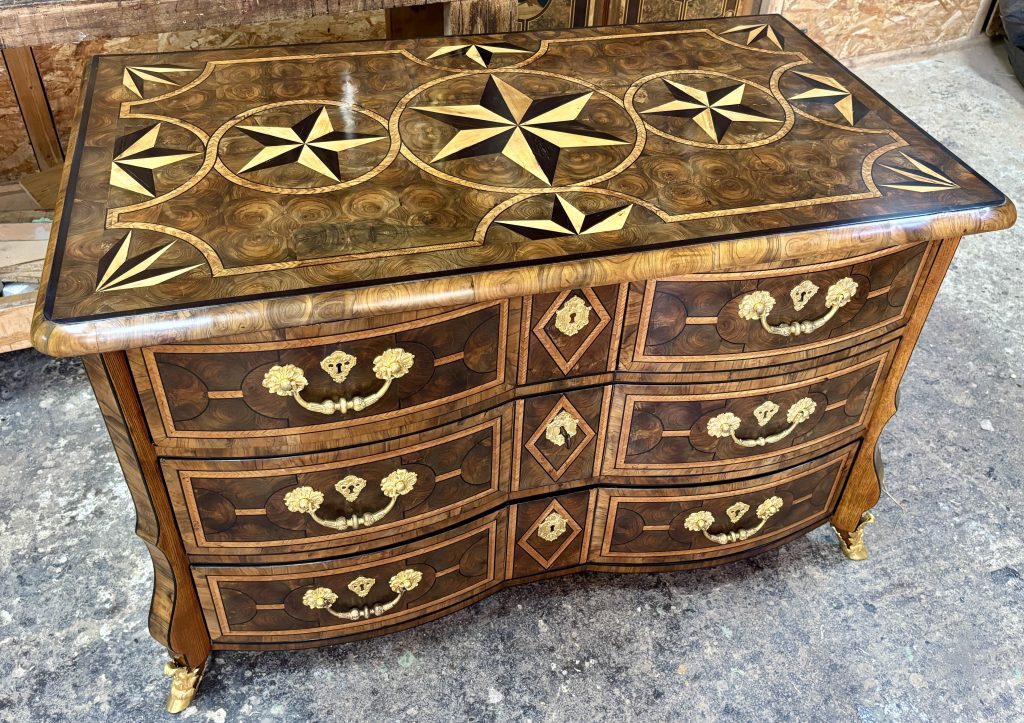 Commode Mazarine après restauration